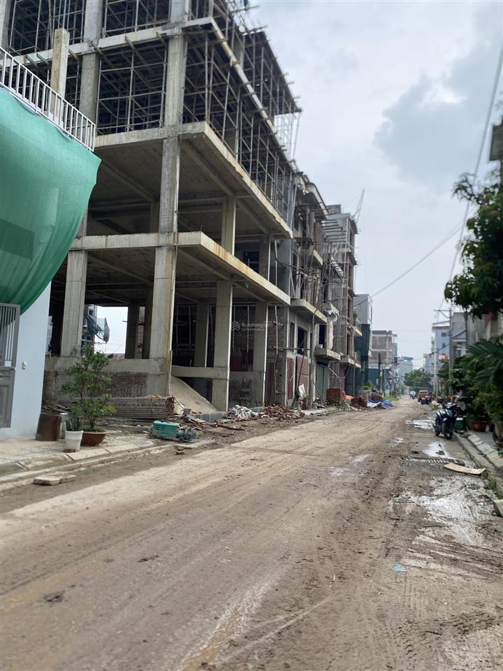 8ty ô đất siêu đẹp diện tích 65 m2 sổ đỏ chính chủ ô tô đỗ cửa view hồ điều hòa gần trường học.