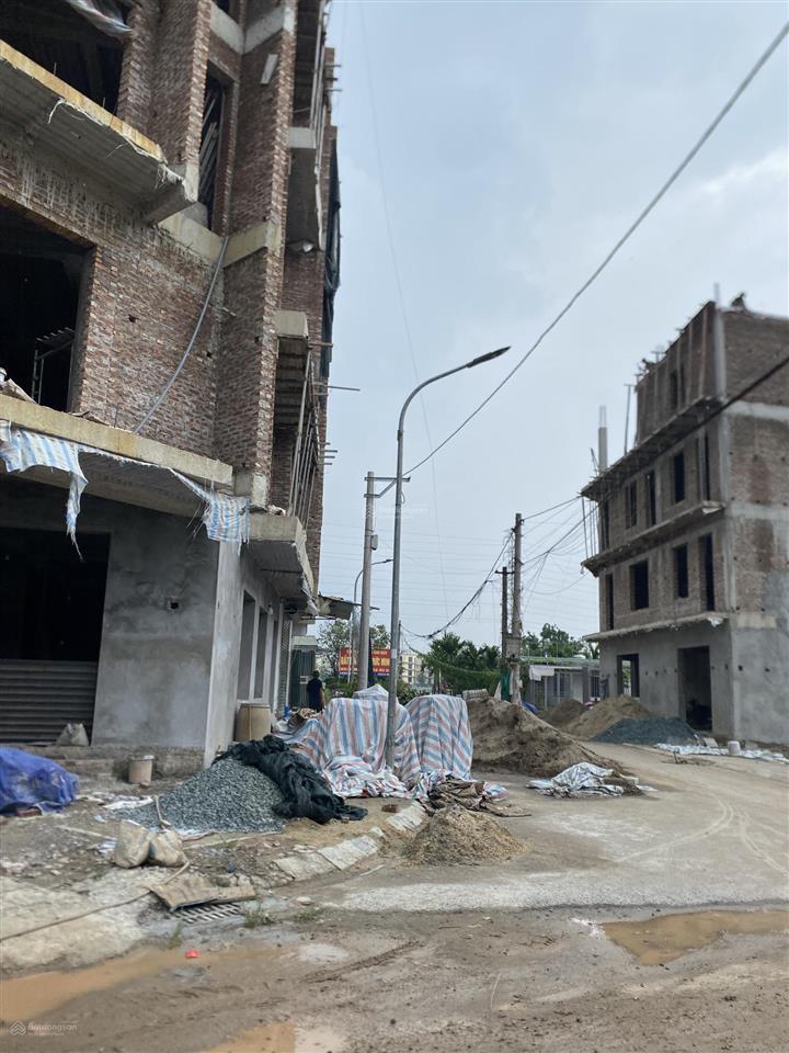 8ty ô đất siêu đẹp diện tích 65 m2 sổ đỏ chính chủ ô tô đỗ cửa view hồ điều hòa gần trường học.