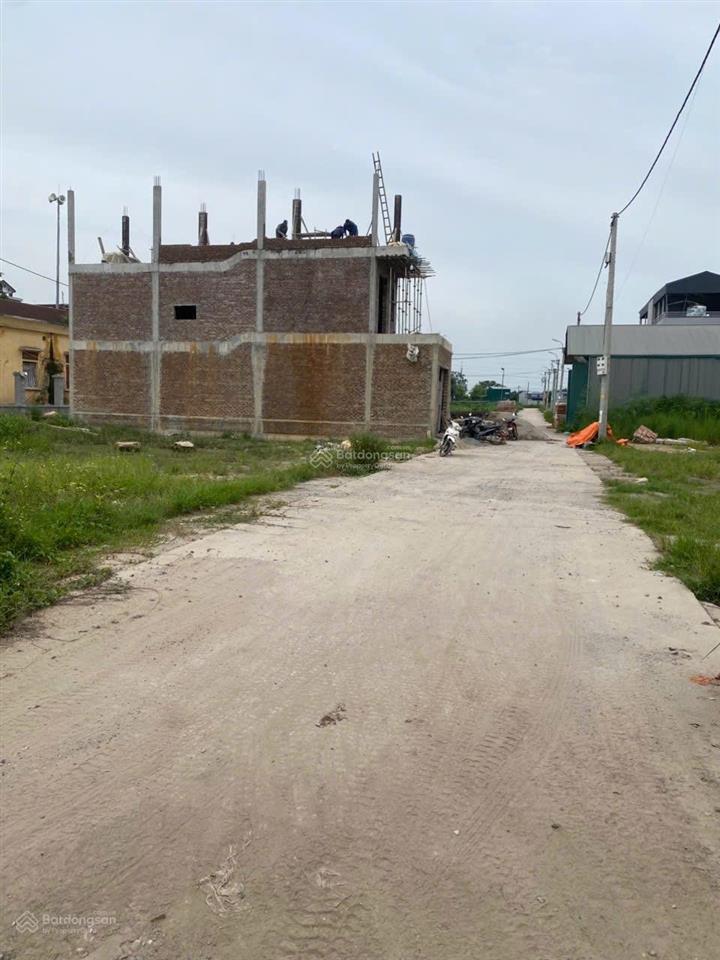 Bán lô đất cổng chợ hưng đạo tân phú hà nội 78m2 mặt tiền 5 m đường trước nhà 18 m sổ đỏ vĩnh viễn.