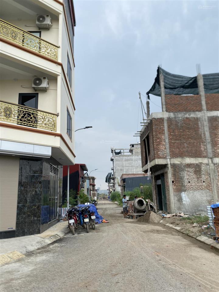 65m2 hướng đông nam, mặt tiền 4,5 m đường trước nhà 7 m ô tô đỗ cửa sổ đỏ vĩnh viễn gần hồ điều hoà