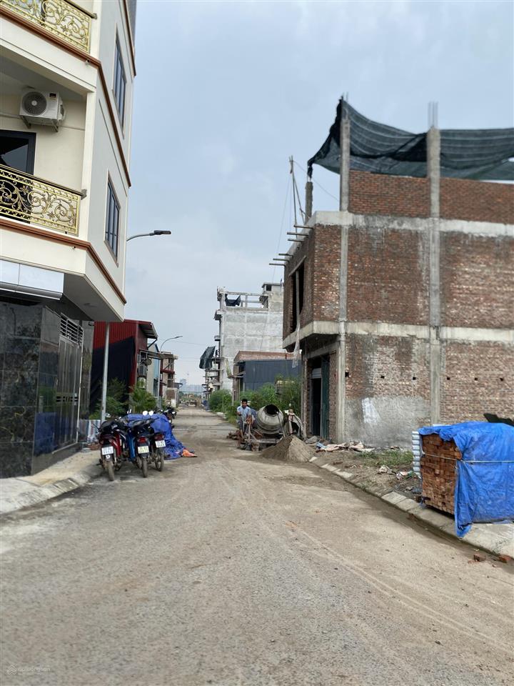 65m2 hướng đông nam, mặt tiền 4,5 m đường trước nhà 7 m ô tô đỗ cửa sổ đỏ vĩnh viễn gần hồ điều hoà