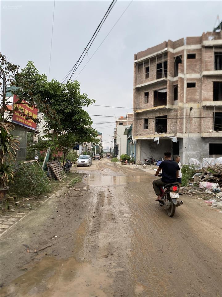 65m2 hướng đông nam, mặt tiền 4,5 m đường trước nhà 7 m ô tô đỗ cửa sổ đỏ vĩnh viễn gần hồ điều hoà