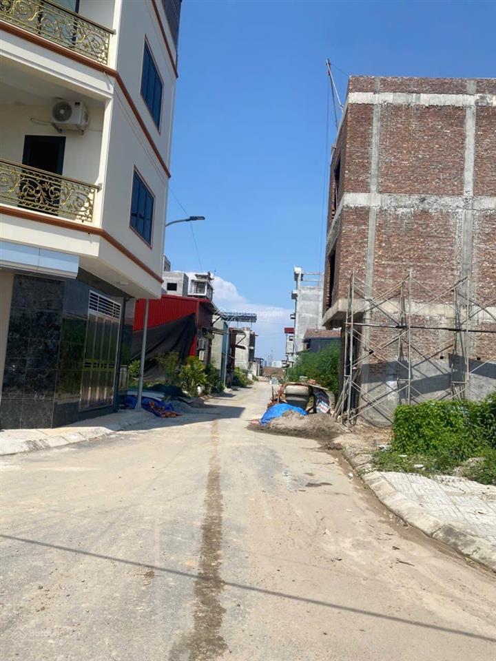 Chính chủ cần bán gấp lô đất 65 mét vuông hướng đông nam mặt tiền 4,5 m cạnh hồ điều hòa