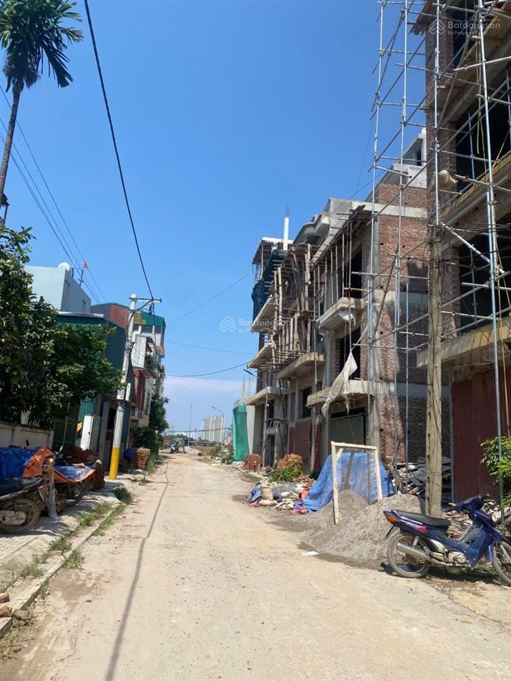 Chính chủ cần bán gấp lô đất 65 mét vuông hướng đông nam mặt tiền 4,5 m cạnh hồ điều hòa