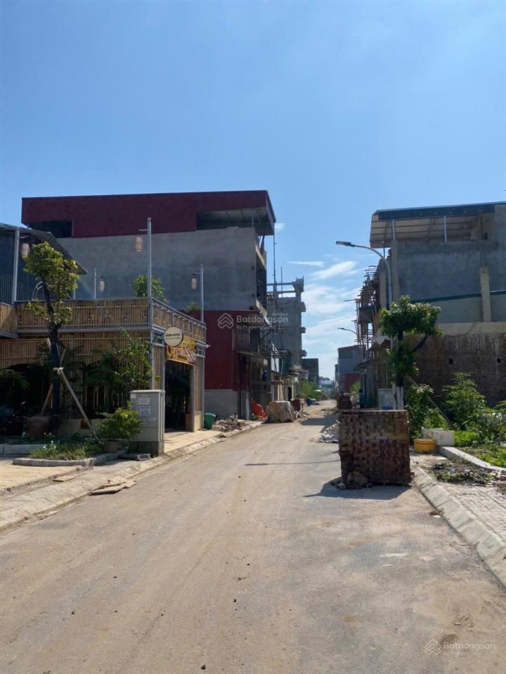 Chính chủ bán lô đất 65m2 mặt tiền 4,5 m hướng đông nam view hồ điều hòa bên cạnh đường vành đai 4