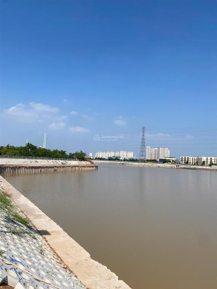 Chính chủ bán lô đất 65m2 mặt tiền 4,5 m hướng đông nam view hồ điều hòa bên cạnh đường vành đai 4