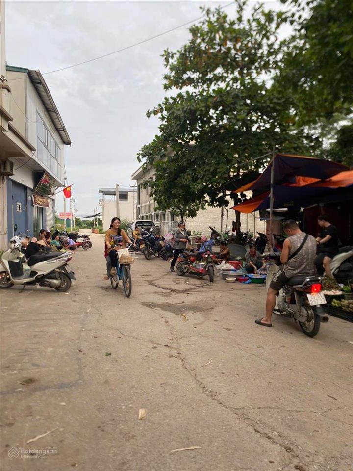 5 tỷ là sở hữu ô đất đấu giá cổng chợ hưng đạo (xã tân phú quốc oai). 87m2 mặt tiền 5m quay vào chợ