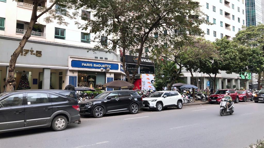 Bán shophouse mặt phố Hoàng Đạo Thúy, Lô góc 2 mặt tiền, Cho thuê 212 triệu/tháng