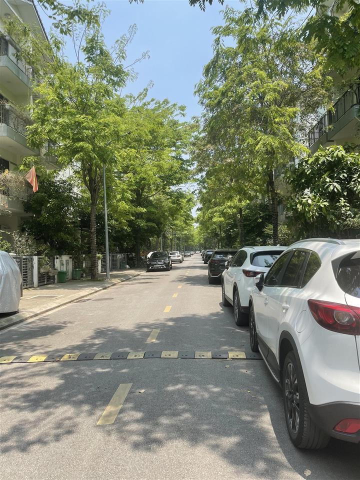 Bán nhanh btsl hoàn thiện trục chính view vườn hoa, giá đầu tư tại vinhomes thăng long