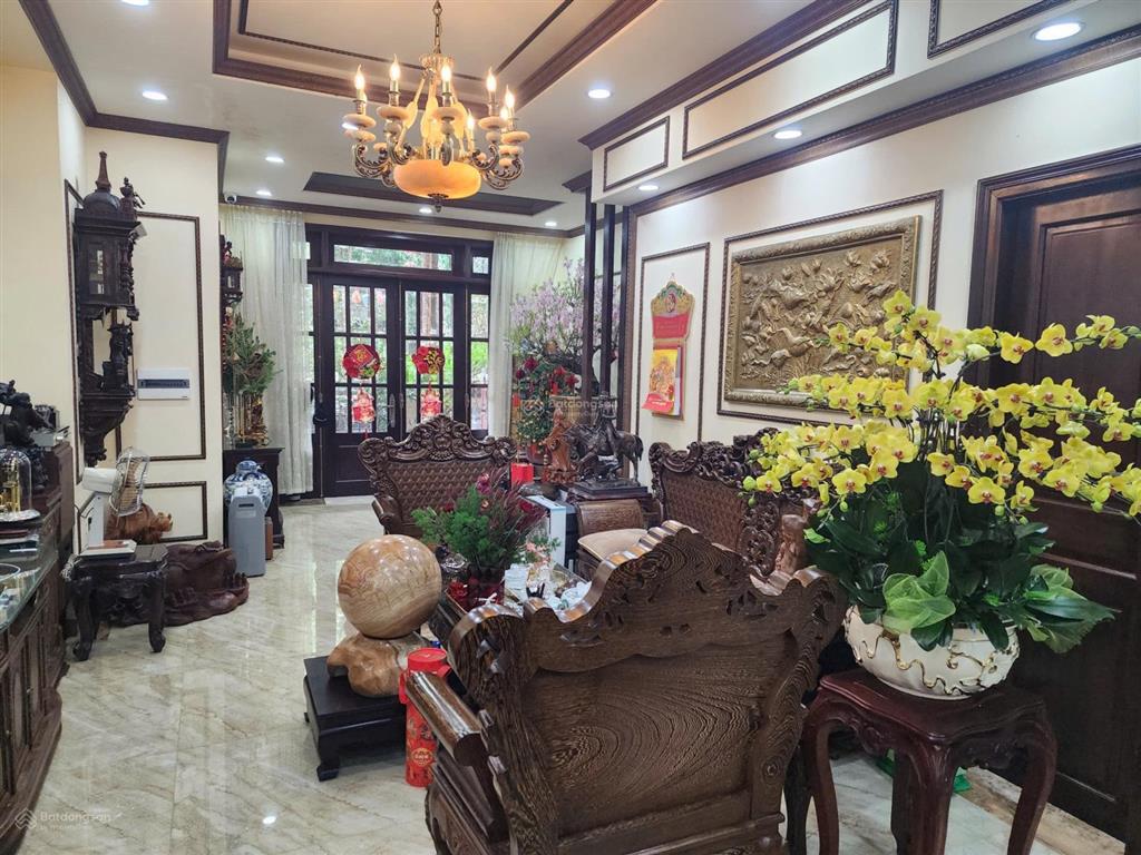 Chính chủ gửi bán btsl hoàn thiện siêu đẹp lõi trung tâm vinhomes thăng long