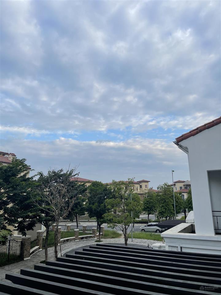 Cần bán bt góc dãy bên trong của hồ, trục chính an vượng, giá đầu tư tại vista lago