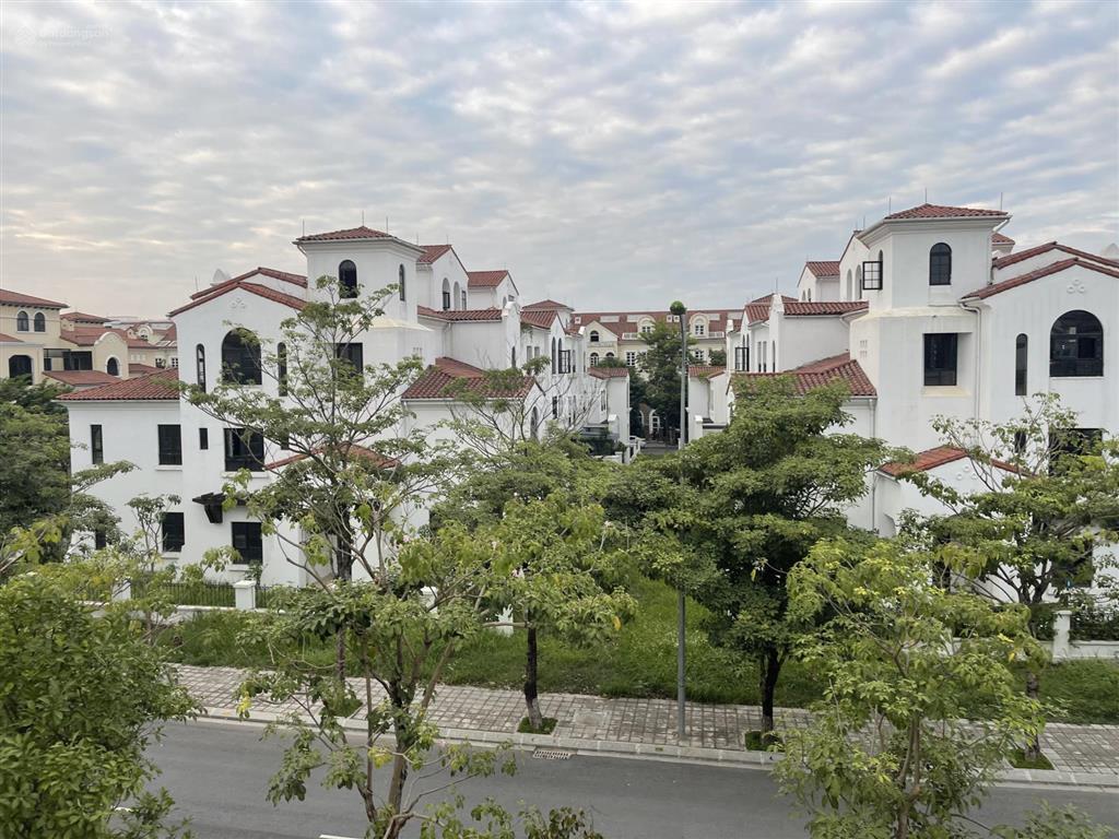 Cần bán bt góc dãy bên trong của hồ, trục chính an vượng, giá đầu tư tại vista lago