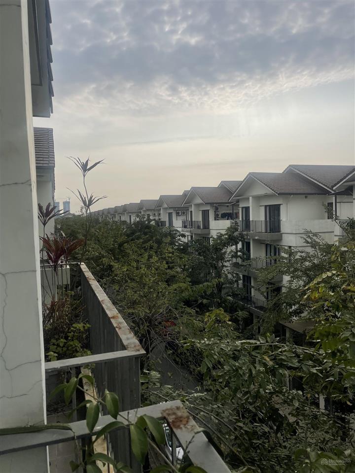 Chính chủ gửi bán bt đơn lập gần hồ, giá đầu tư tại vinhomes thăng long