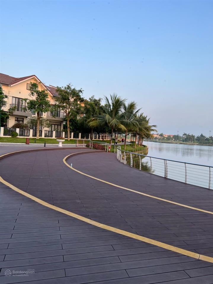 Chính chủ gửi bán bt đơn lập gần hồ, giá đầu tư tại vinhomes thăng long