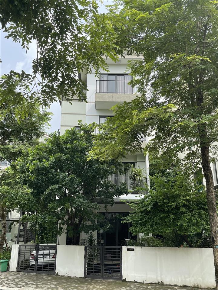 Chính chủ gửi bán bt đơn lập gần hồ, giá đầu tư tại vinhomes thăng long