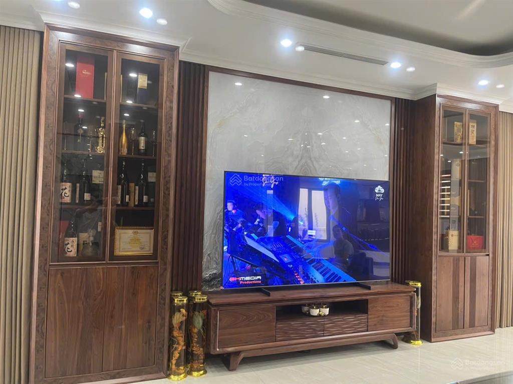 Chính chủ gửi bán ô góc btsl hoàn thiện siêu đẹp có thang máy tại vinhomes thăng long