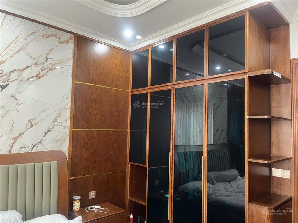 Chính chủ gửi bán ô góc btsl hoàn thiện siêu đẹp có thang máy tại vinhomes thăng long