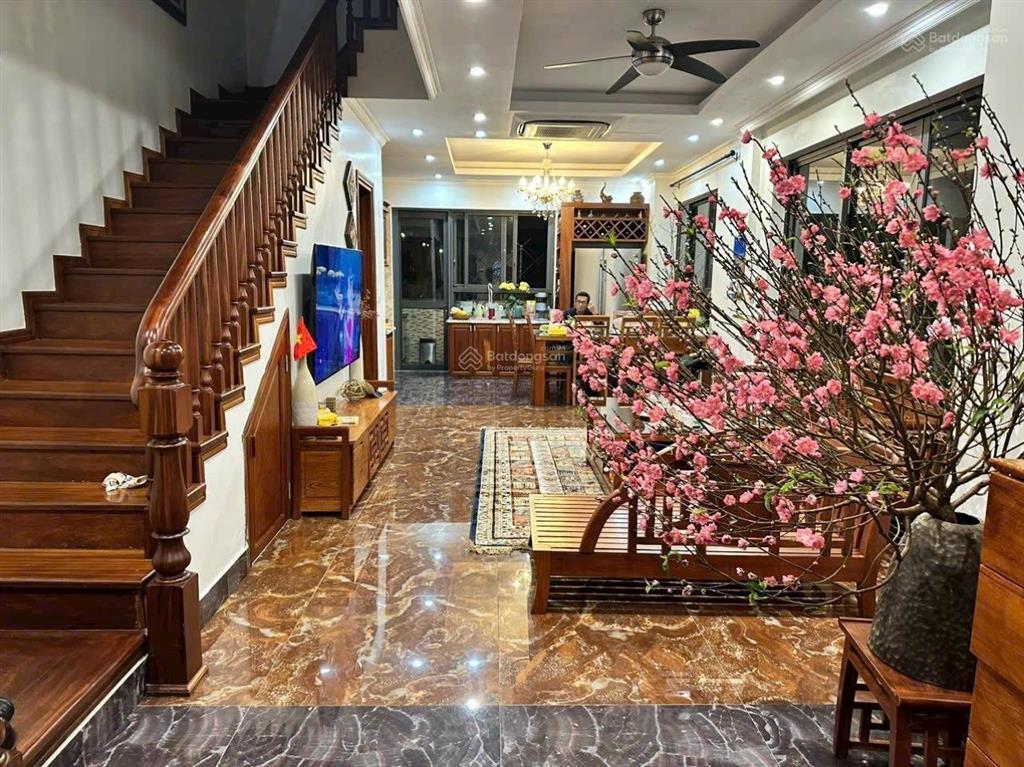 Chính chủ gửi bán btsl trục chính full nội thất vinhomes thăng long