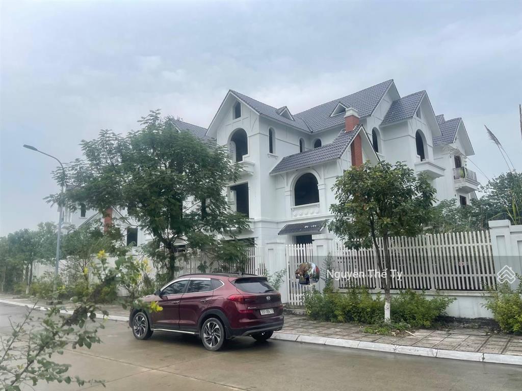 Chính chủ cần bán biệt thự 365m2 dãy a2 geleximco khu a view 34 toa cc, mt rộng thoáng, sẵn sổ