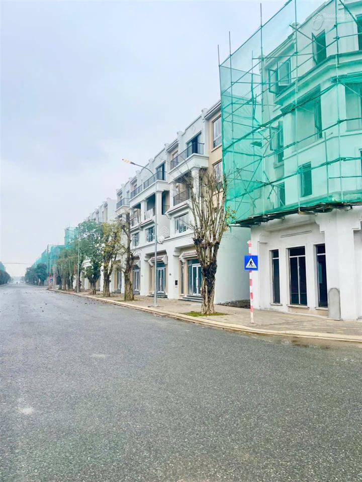 Chính chủ bán căn liền kề thô, vị trí trung tâm vin đan phượng. dt 96m2  giá 18 tỷ