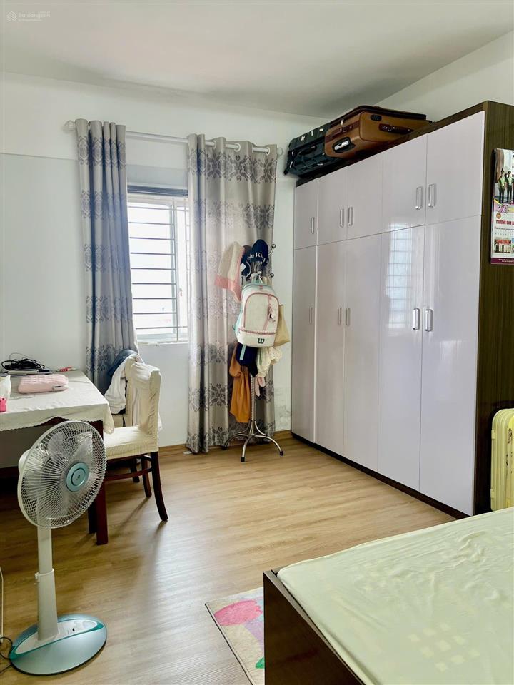 Bán căn hộ chung cư 2pn, 1wc, giá 3,75 tỷ, 58m2 tại phường gia thụy, quận long biên, hà nội