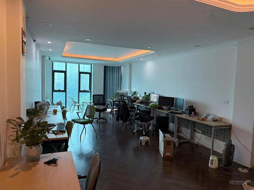 Cho thuê văn phòng mặt hồ hạ đình