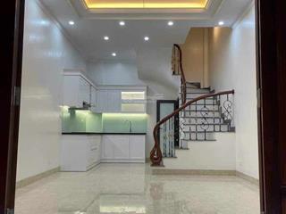 Nhà bán đảo linh đàm hoàng liệt 35m2 x 5 tầng, giá 6,8 oto đỗ cửa . 0983 860 ***
