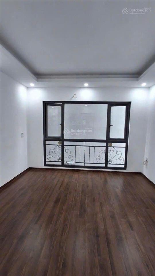 Nhà bán đảo linh đàm hoàng liệt 35m2 x 5 tầng, giá 6,8 oto đỗ cửa . 0983 860 ***