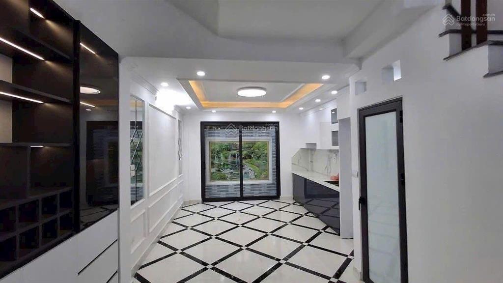 Nhà bán đảo linh đàm hoàng liệt 35m2 x 5 tầng, giá 6,8 oto đỗ cửa . 0983 860 ***