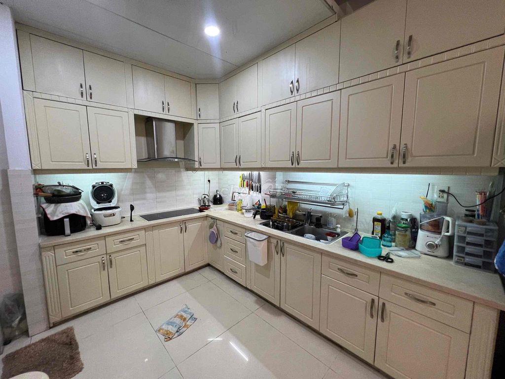 Tôi cần bán nhà hẻm 5m xe hơi đường Nguyễn Cảnh Chân Quận 1