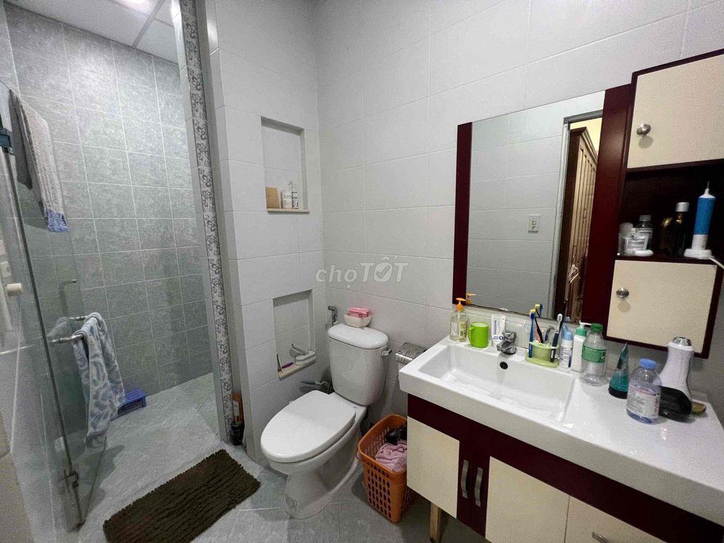 Tôi cần bán nhà hẻm 5m xe hơi đường Nguyễn Cảnh Chân Quận 1