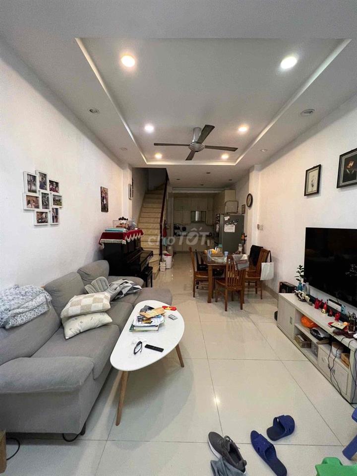 Tôi cần bán nhà hẻm 5m xe hơi đường Nguyễn Cảnh Chân Quận 1