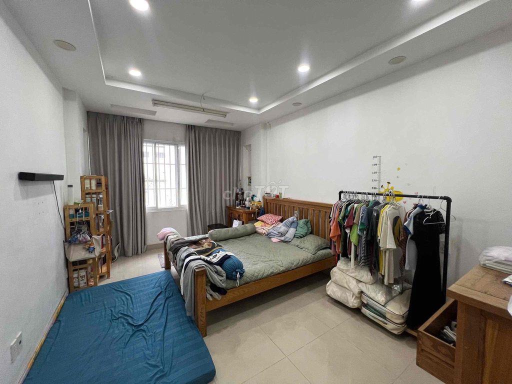 Tôi cần bán nhà hẻm 5m xe hơi đường Nguyễn Cảnh Chân Quận 1