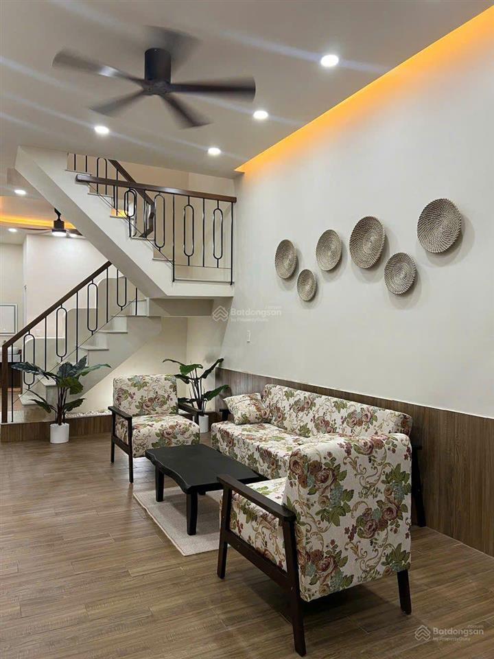 Tôi cần bán nhà hóc môn hẻm 3m xe hơi