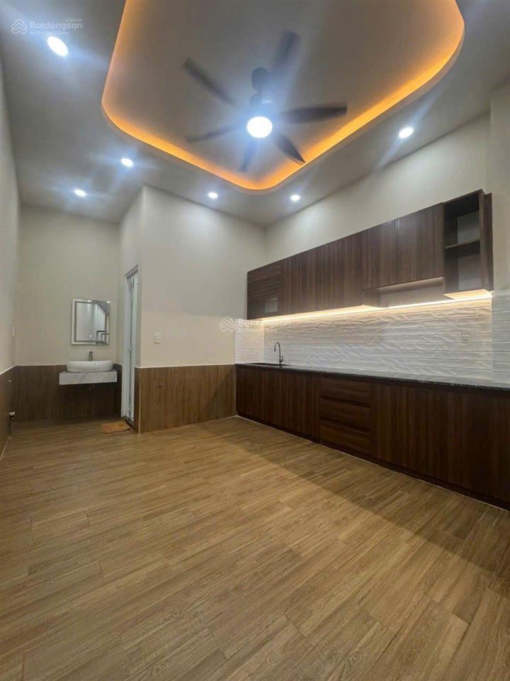 Tôi cần bán nhà hóc môn hẻm 3m xe hơi