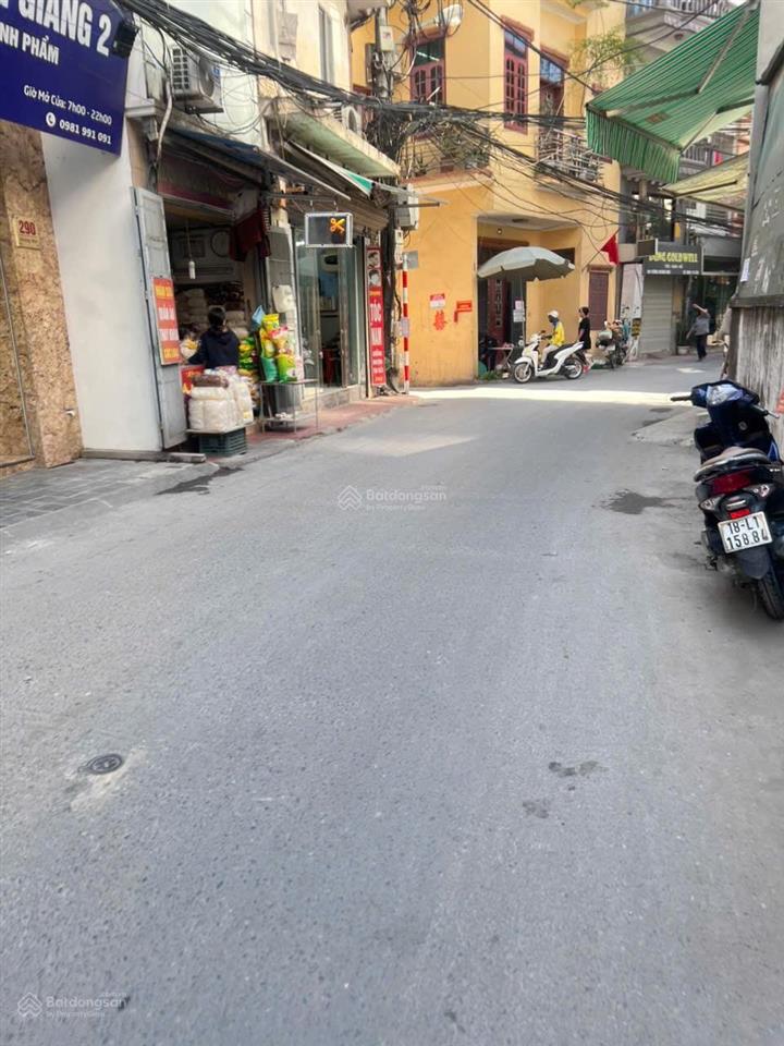 Bán nhà hoàng mai xây cầu thang máy, ô tô vào trong nhà kinh doanh tốt vị trí đẹp