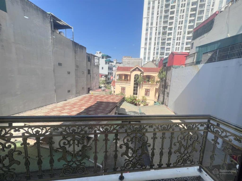 Bán nhà hoàng mai xây cầu thang máy, ô tô vào trong nhà kinh doanh tốt vị trí đẹp