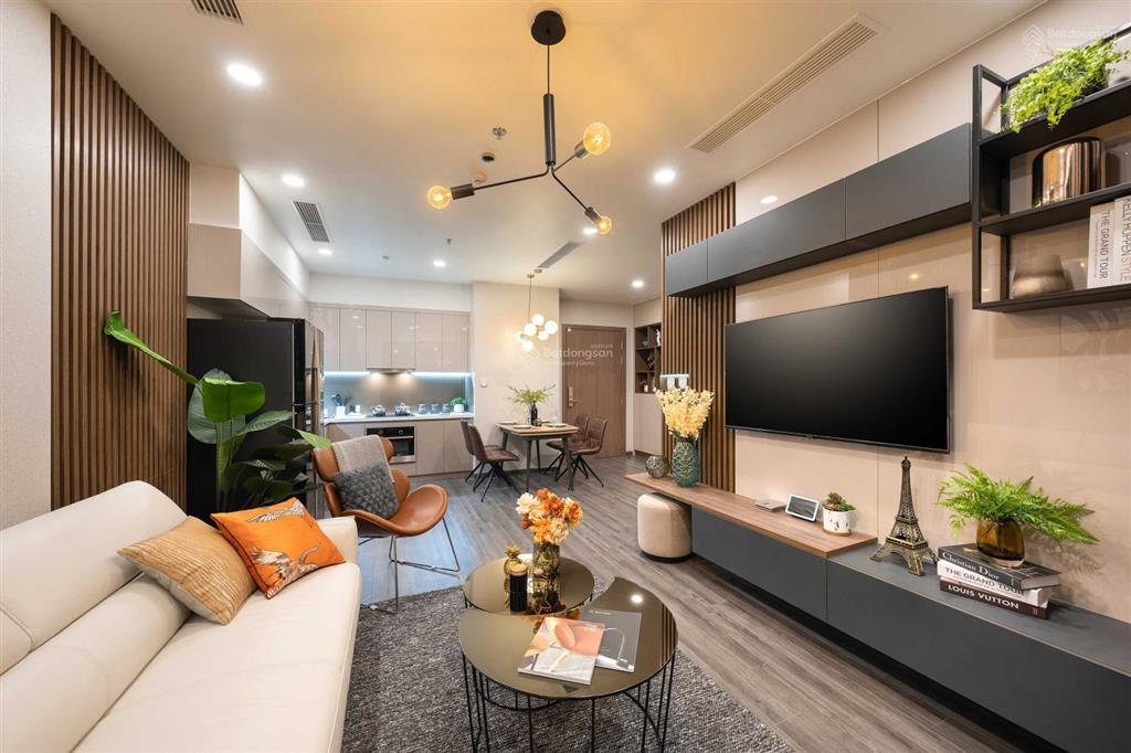 Chính chủ bán chung cư cao cấp nhà 34t căn góc dt 146m2, 2 ban công hướng nam  nội thất xịn