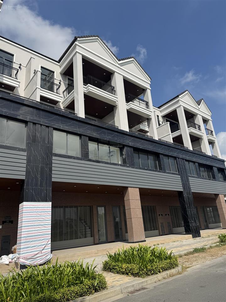 Bán shophouse  căn gốc hông  tt tiến độ  quý 4/26 nhận nhà  25 tỷ