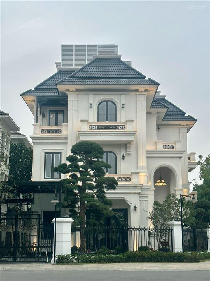 Bán gấp, tin chuẩn, căn góc nguyệt quế 308m2, thô, có sông, đông nam, tây nam 97 tỷ, 0932 533 ***