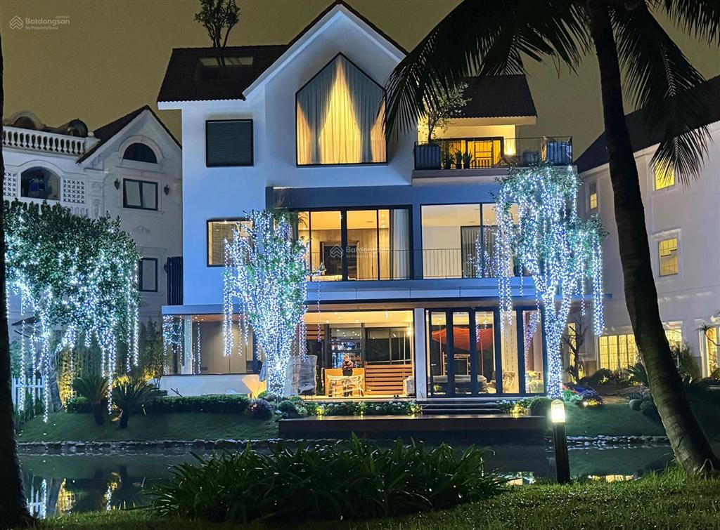Bán gấp, tin chuẩn, căn góc nguyệt quế 308m2, thô, có sông, đông nam, tây nam 97 tỷ, 0932 533 ***