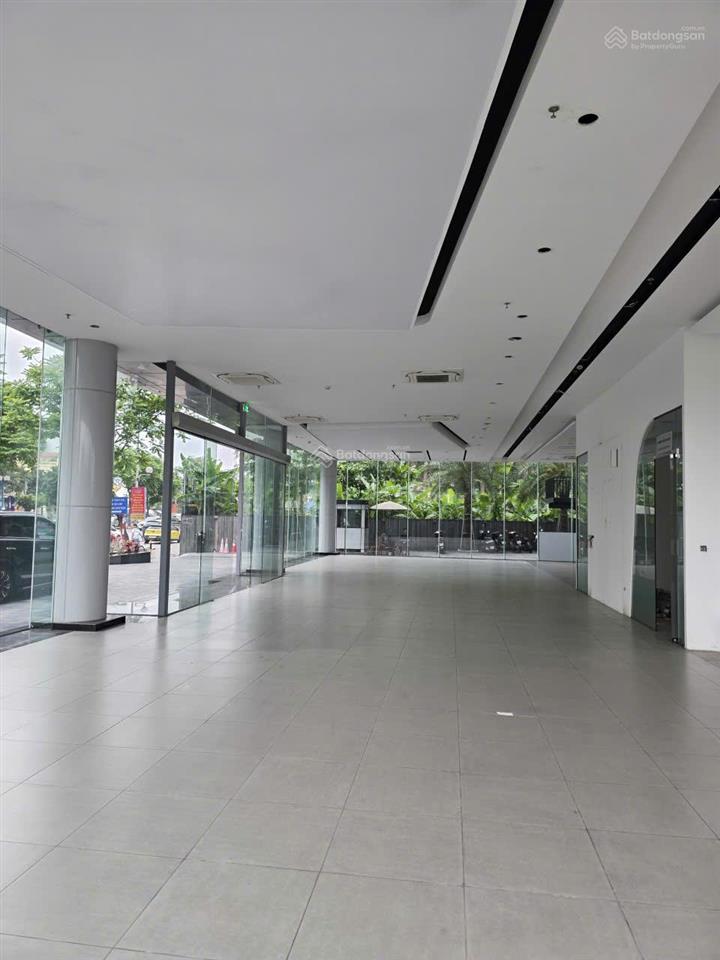 Cho thuê nhà mặt đường cổ linh, long biên. diện tích  tầng 1 khoảng 615m2, tầng 2 khoảng 700m2.