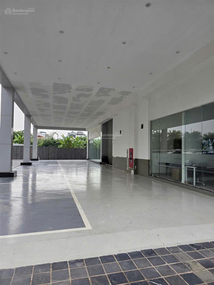 Cho thuê nhà mặt đường cổ linh, long biên. diện tích  tầng 1 khoảng 615m2, tầng 2 khoảng 700m2.