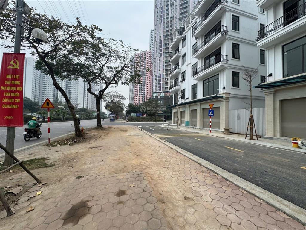 Cho thuê nhà mặt đường nguyễn thanh bình quận hà đông cũ. diện tích 1633,8m2, mặt tiền 24m