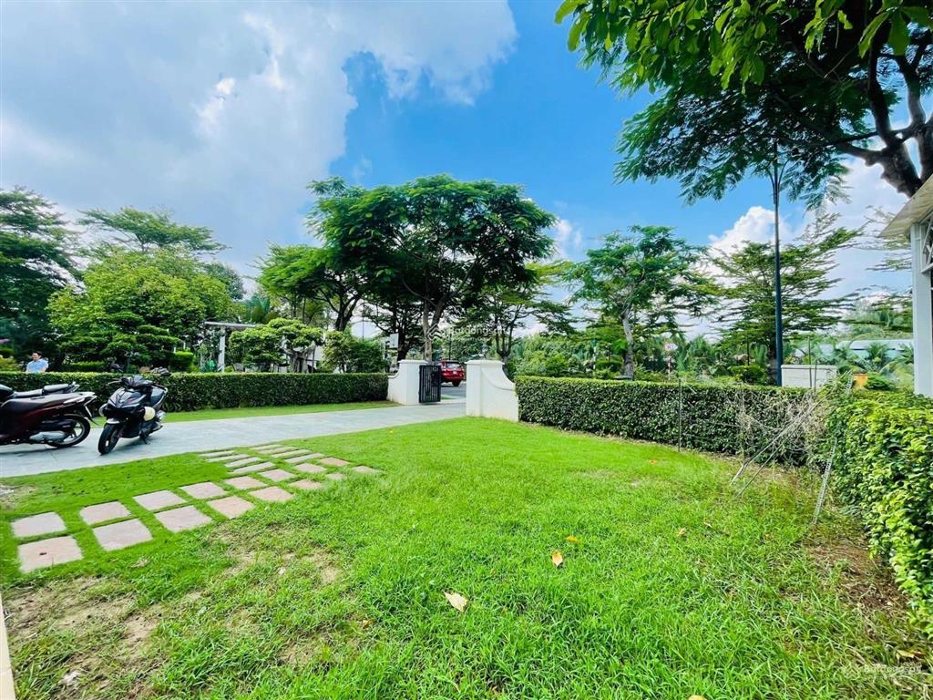 Chủ ngộp nh cần bán gấp biệt thự đơn lập view sông venica khang điền, giá chỉ 165 triệu/m2