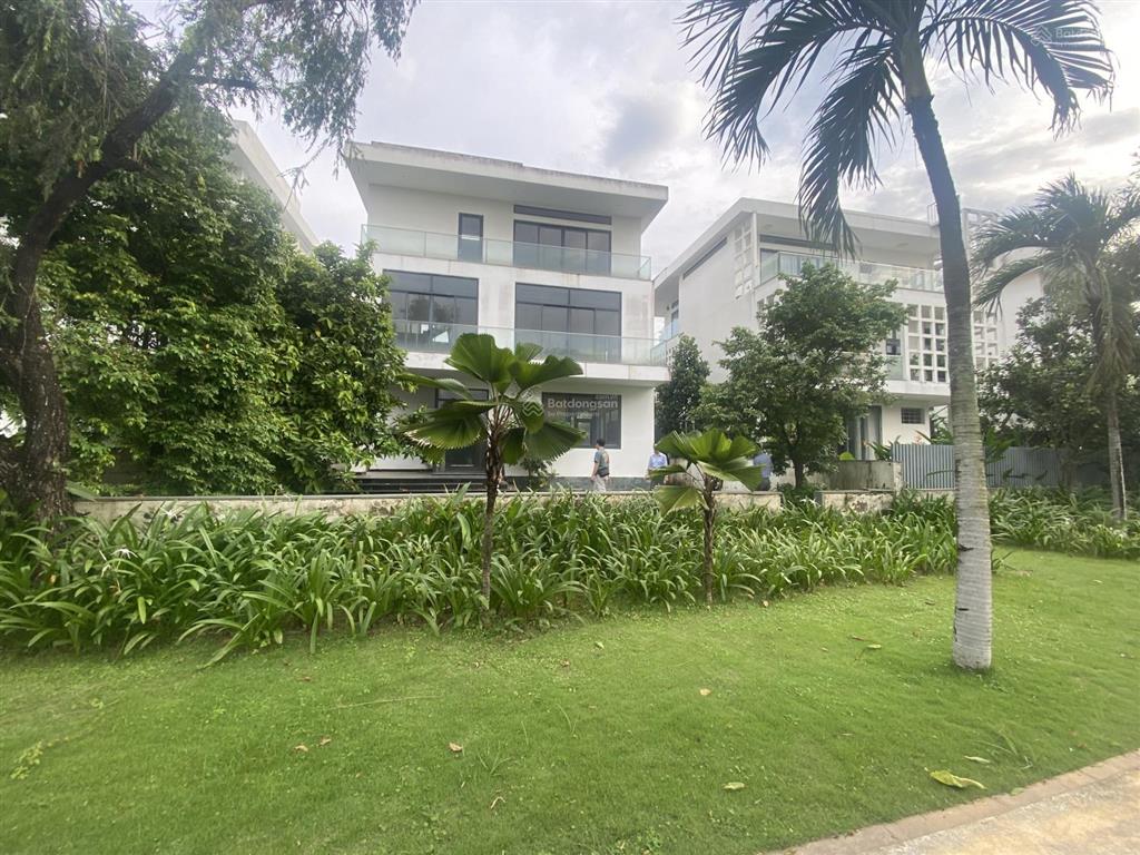 Bán bt đơn lập lucasta view sông siêu đẹp, giá 130 triệu/m2 rẻ hơn verosa park