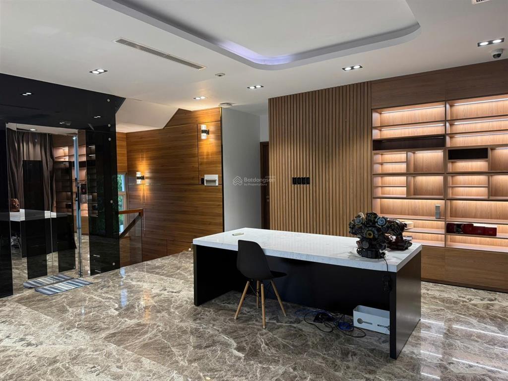 Bán biệt thự đơn lập riviera cove keppel nội thất xịn, có sẵn thang máy, sẵn hđt 60 triệu/ tháng