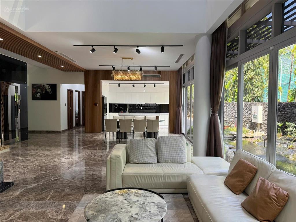 Bán biệt thự đơn lập riviera cove keppel nội thất xịn, có sẵn thang máy, sẵn hđt 60 triệu/ tháng