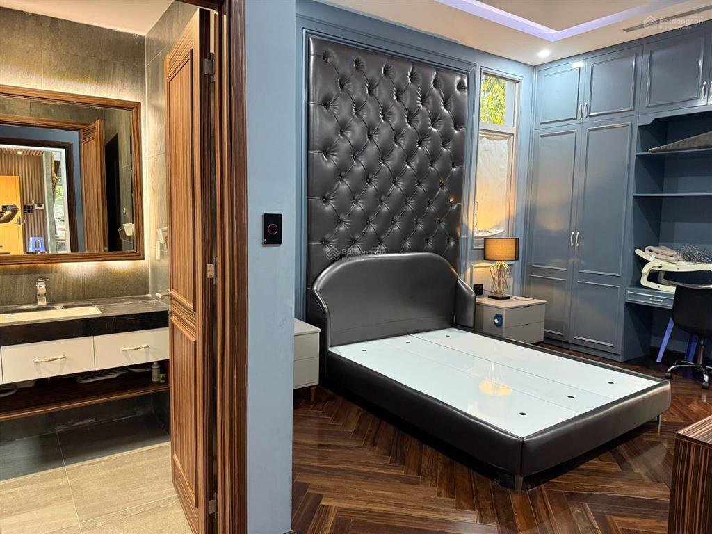 Bán biệt thự đơn lập riviera cove keppel nội thất xịn, có sẵn thang máy, sẵn hđt 60 triệu/ tháng