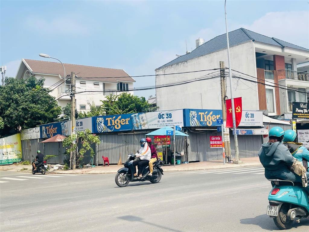 Bán lô đất góc 2 mặt tiền đường số 1 phường bình tân dt 16x20 đất trống bán 33 tỷ  0946 567 ***